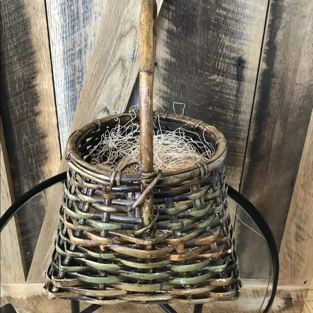 Rustic Painted Twig Handle Square Basket Excelsior for Easter‎